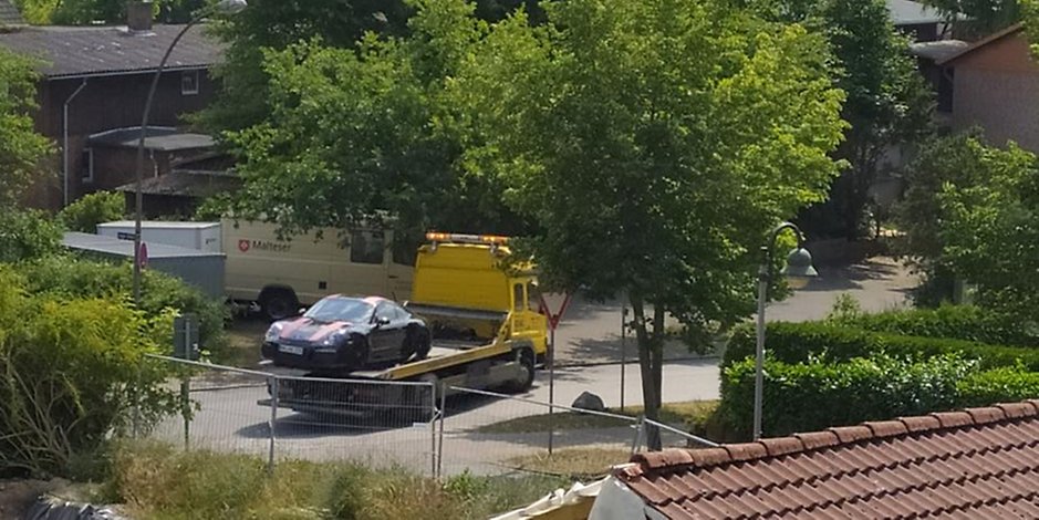 n einer Garage in Ahrensburg wurde der Porsche von Udo Lindenberg gefunden. Zuvor hatten ihn Unbekannte aus der Tiefgarage des Hotels Atlantic geklaut.