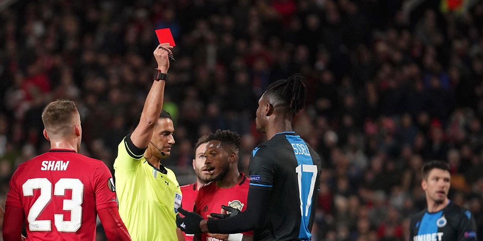 Im Video Europa League Brugge Kicker Leistet Sich Irren Handball Aussetzer Mopo