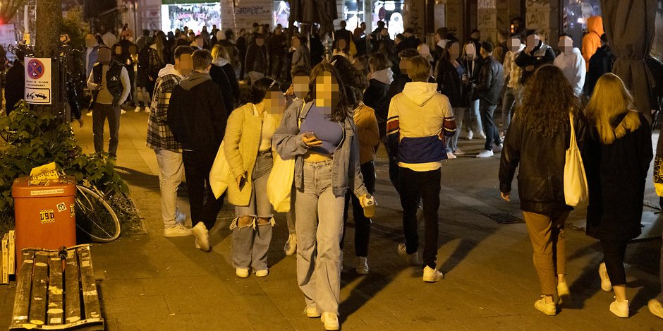 Rave Party Schanzenviertel . Tausende Menschen Nach Illegaler Rave Party Polizei Raumt Das Schanzenviertel Mopo