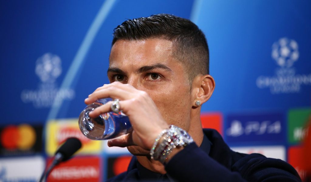 Coca Cola Aktie Sturzt Nach Ronaldo Pk Ab Mopo