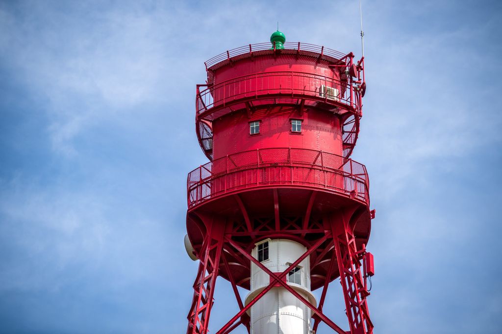Deutschlands höchster Leuchtturm in Campen in Ostfriesland ist nach fast einem Jahr Generalüberholung wieder für Besucherinnen und Besucher geöffnet. 
