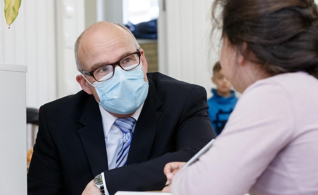 Hamburgs Schulsenator Ties Rabe (SPD) mit Maske