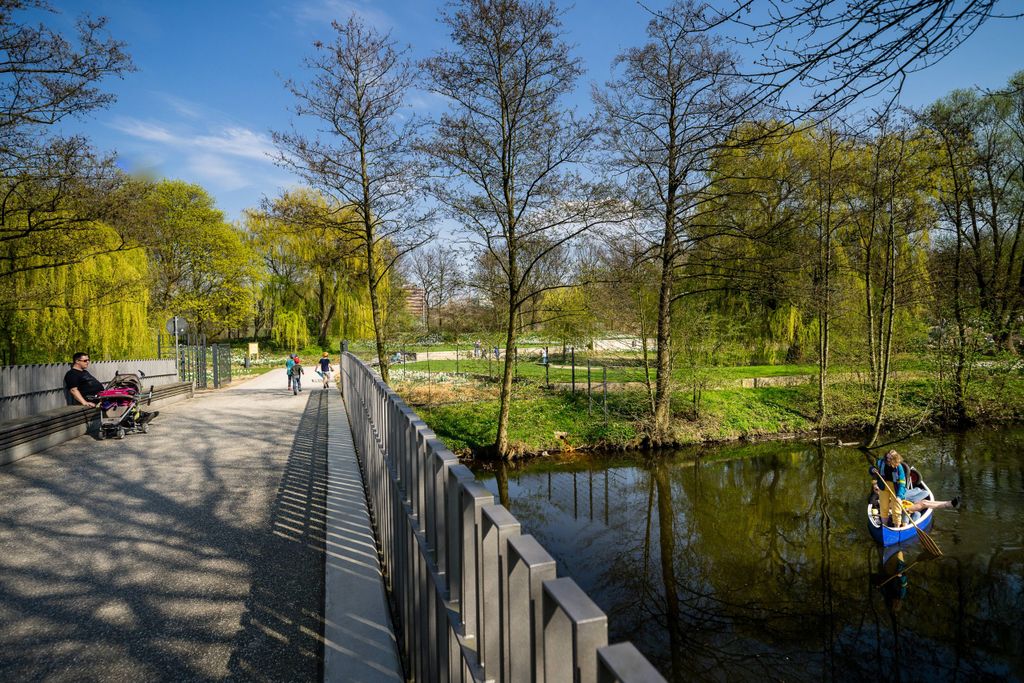 Hamburg: Im Wilhelmsburger Inselpark gibt es zahlreiche Gärten, Teiche und Spielplätze.