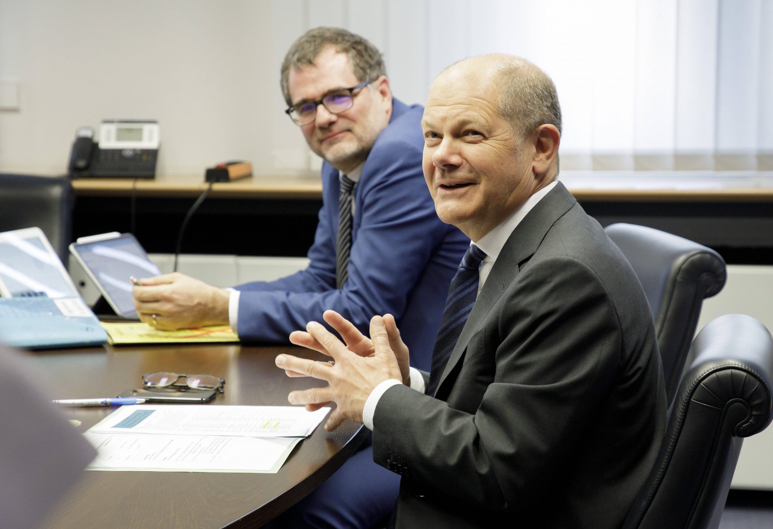 Bundesfinanzminister Olaf Scholz (SPD) und Staatssekretär Wolfgang Schmidt im Jahr 2020.