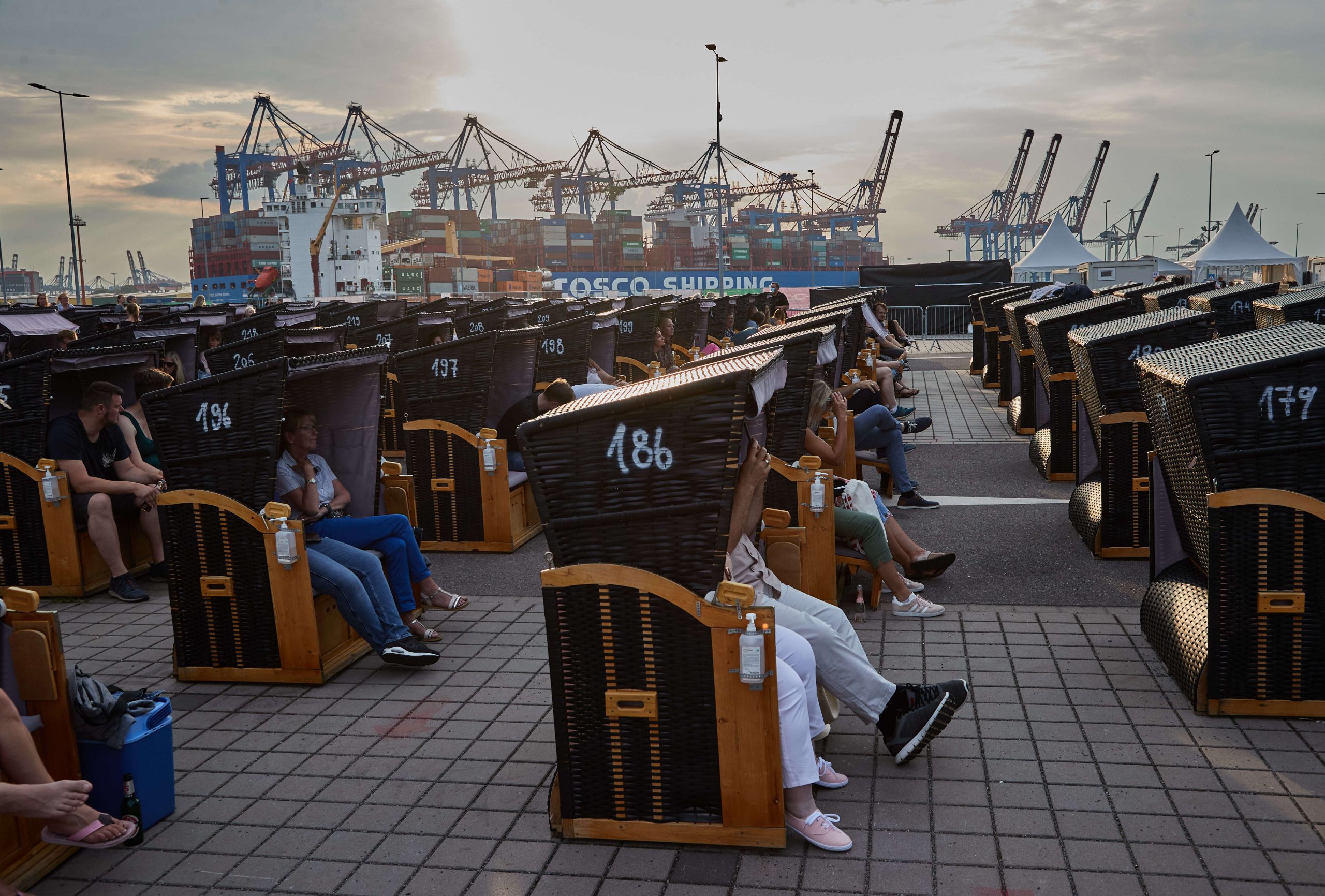 Das Strandkorb-Open-Air in Hamburg ist am Dienstag am Cruise-Center Steinwerder weitergegangen.