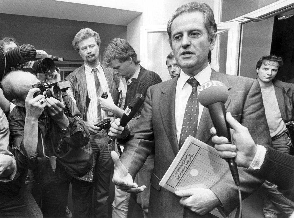 Ministerpräsident Uwe Baschel (CDU) nach einer Sitzung der CDU-Landtagsfraktion am 15.09.1987 in Kiel.