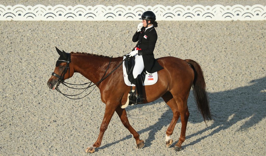 Olympia Pferd Blutet Reiterin Von Dressur Turnier Disqualifiziert Mopo
