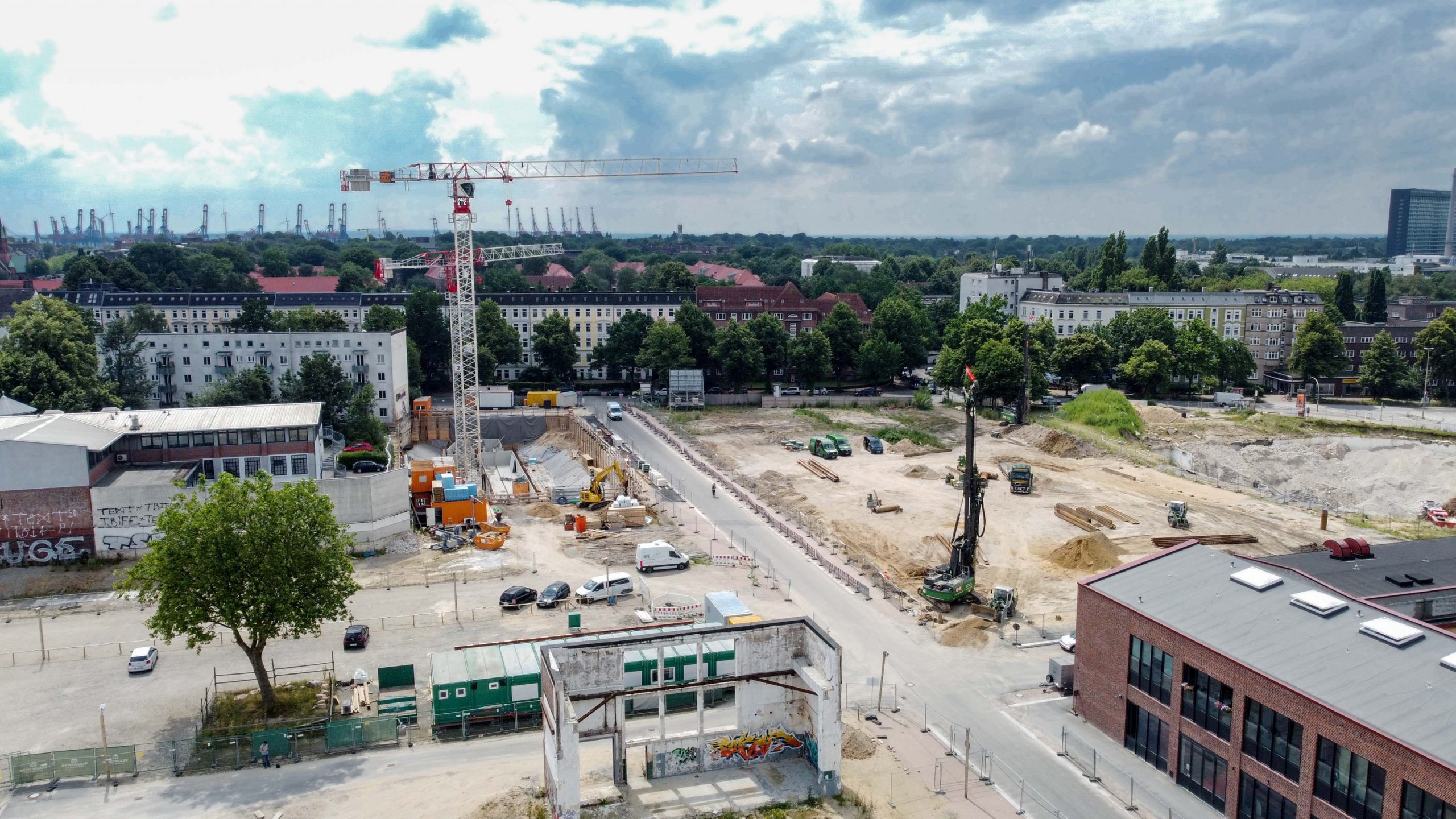 Baustelle mit Kränen