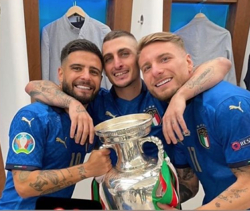 Lorenzo Insigne, Marco Veratti und Ciro Immobile mit EM-Pokal