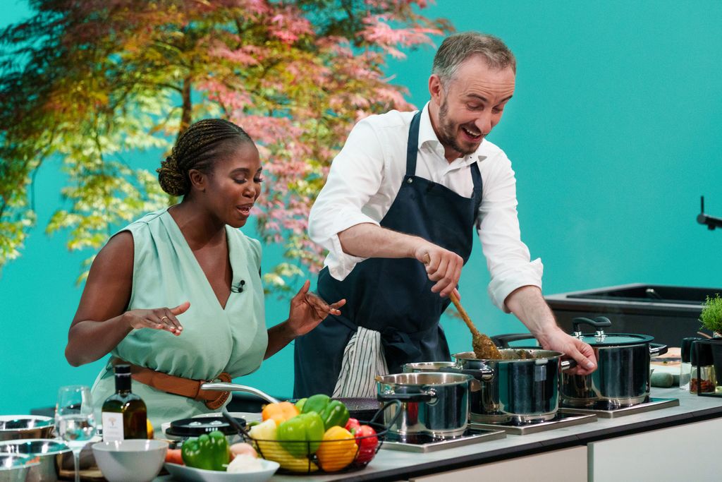 Jan Böhmermann und Motsi Mabuse