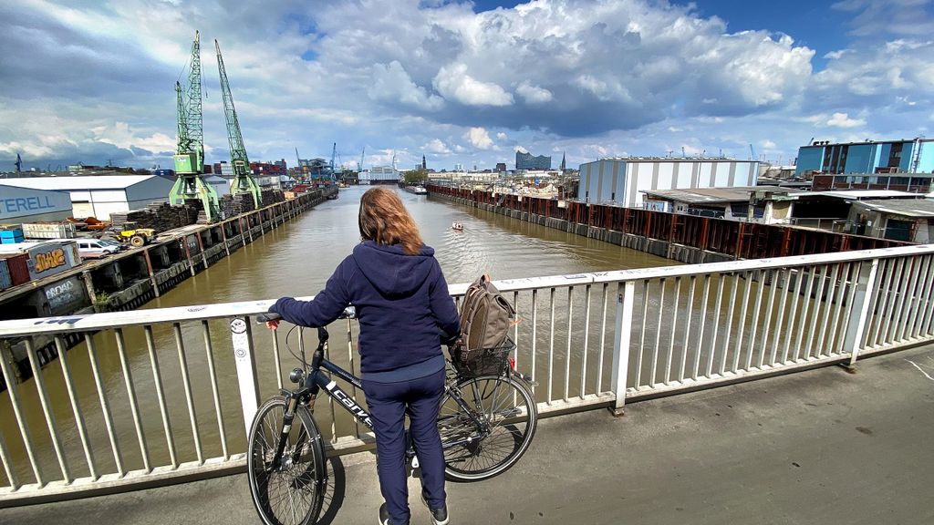 Die MOPO hat die Veloroute 11 auf ihre Fahrbarkeit getestet: Hier ein kleiner Ausblick am Hafen.