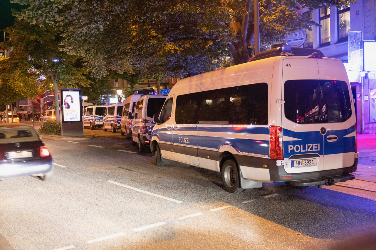 Die Polizei war mit einem Großaufgebot auf dem Kiez im Einsatz.