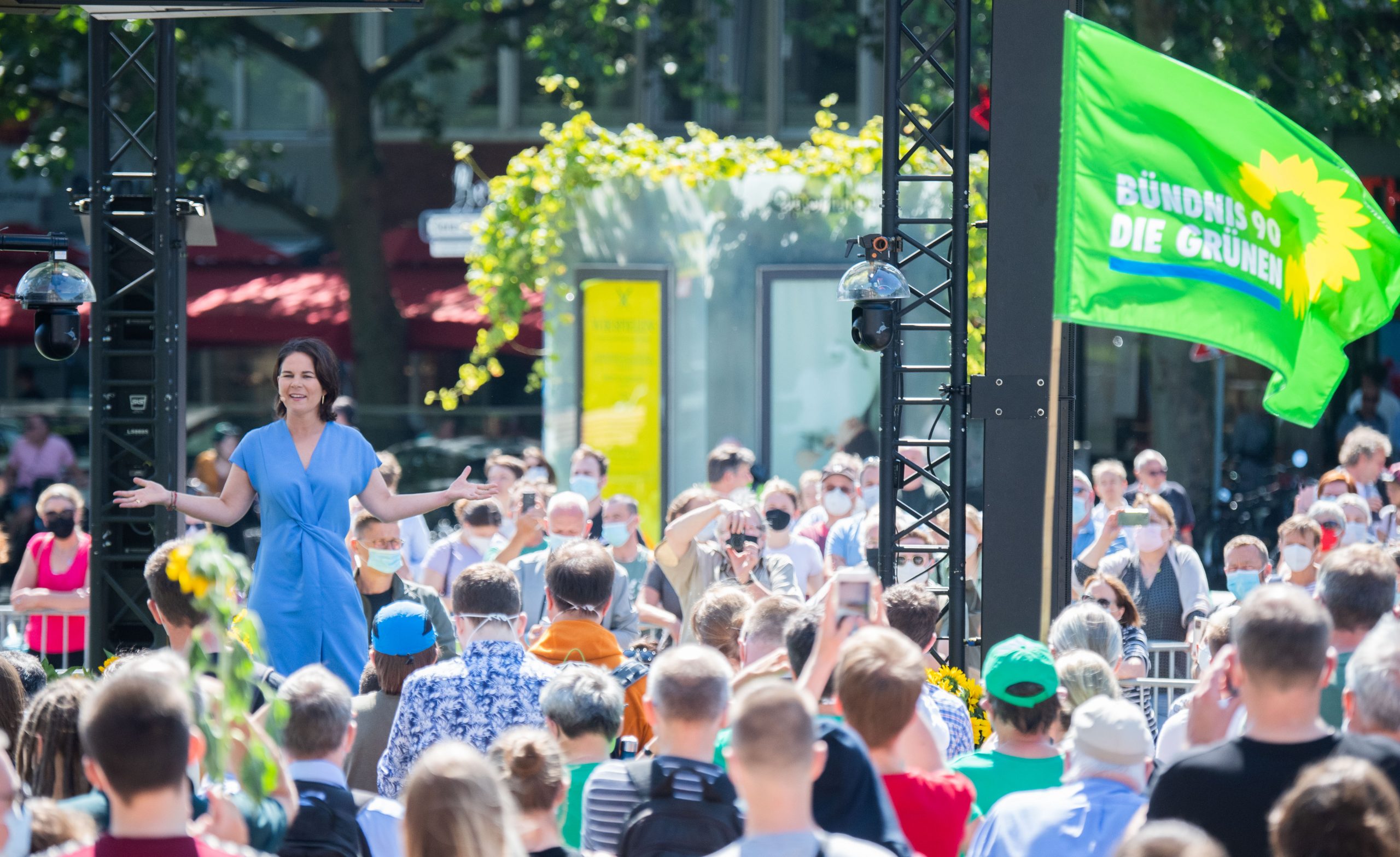 Annalena Baerbock, Kanzlerkandidatin und Bundesvorsitzende von Bündnis 90/Die Grünen, bei dem Wahlkampfauftritt in Pattensen in der Region Hannover.