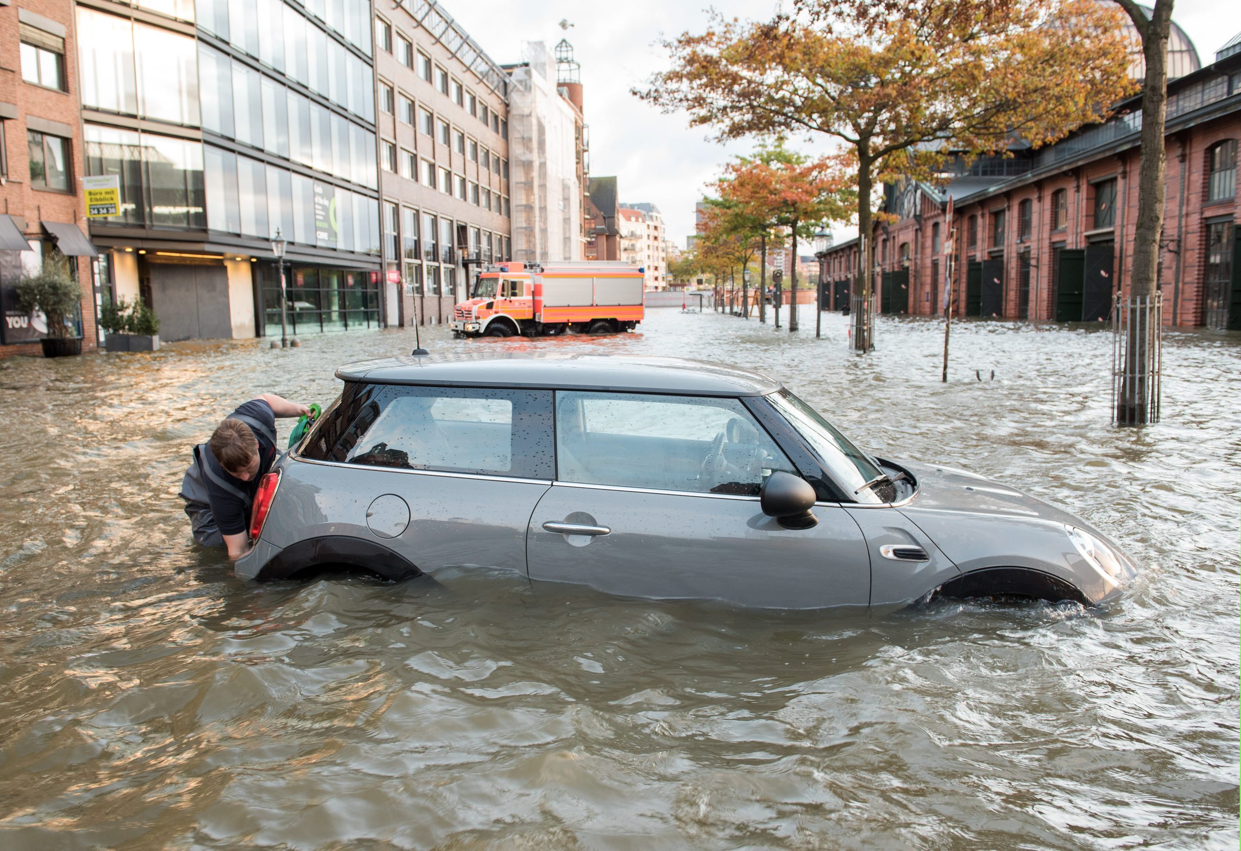 Land unter am Hamburger Fischmarkt im Jahr 2017. Der steigende Meeresspiegel könnte auch für eine verstärkte Flutgefahr sorgen. (Archivbild)