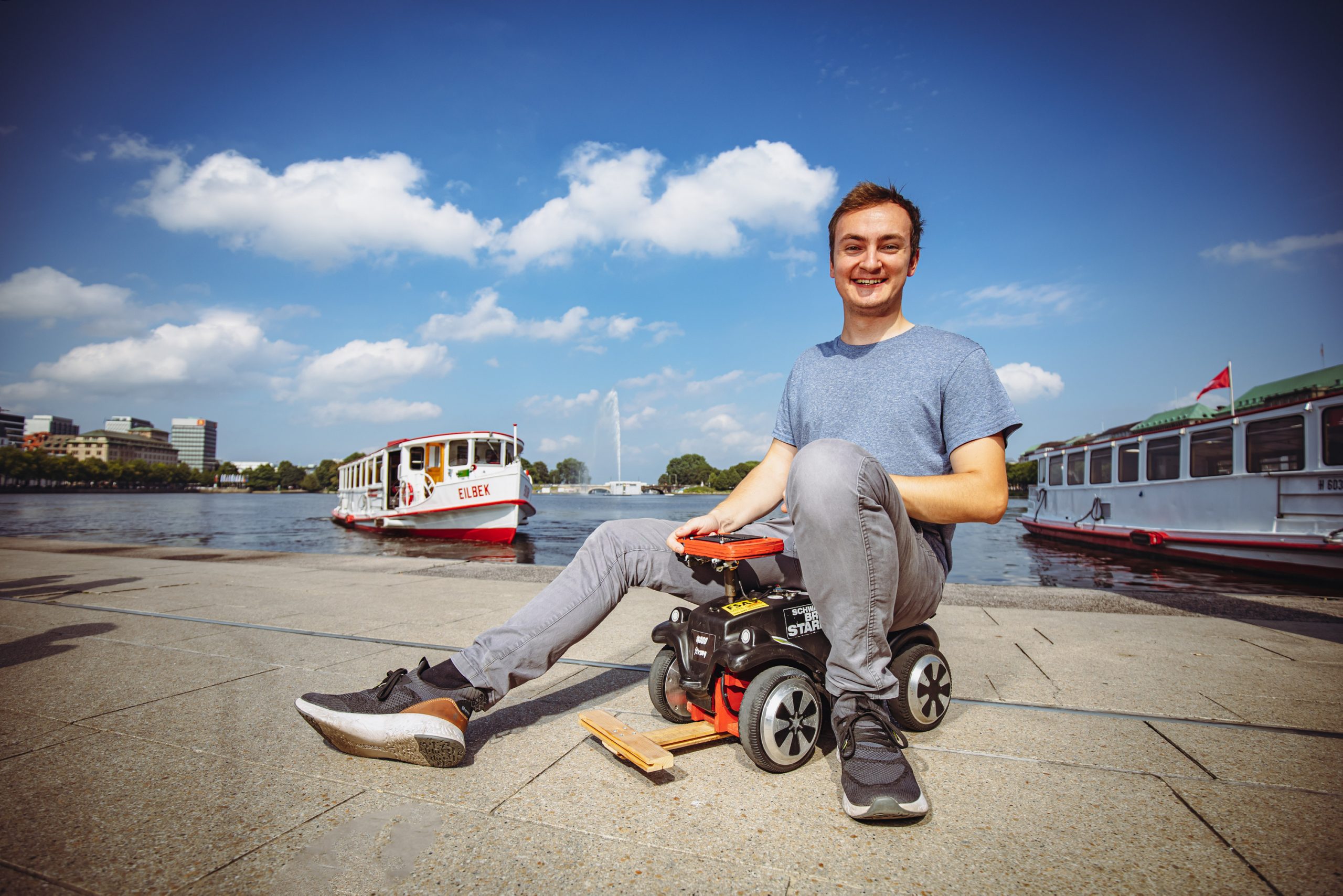 Student Lars-Ole Schliefkowitz (24) nahm auf seinem umgebauten Bobbycar an der Demo teil.