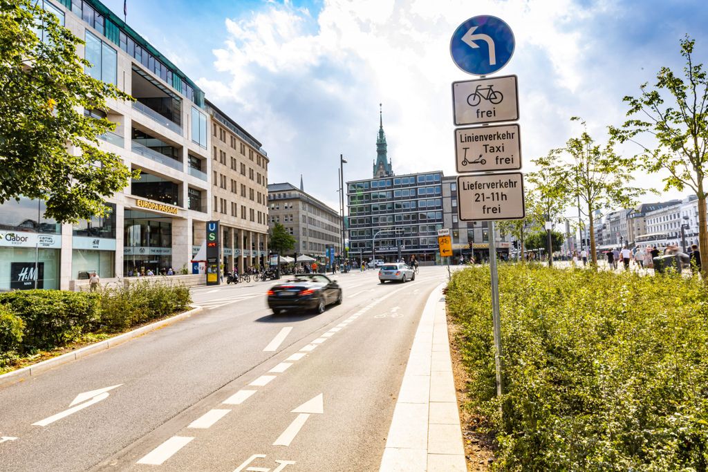 Verkehrsschild vor dem Jungfernstieg