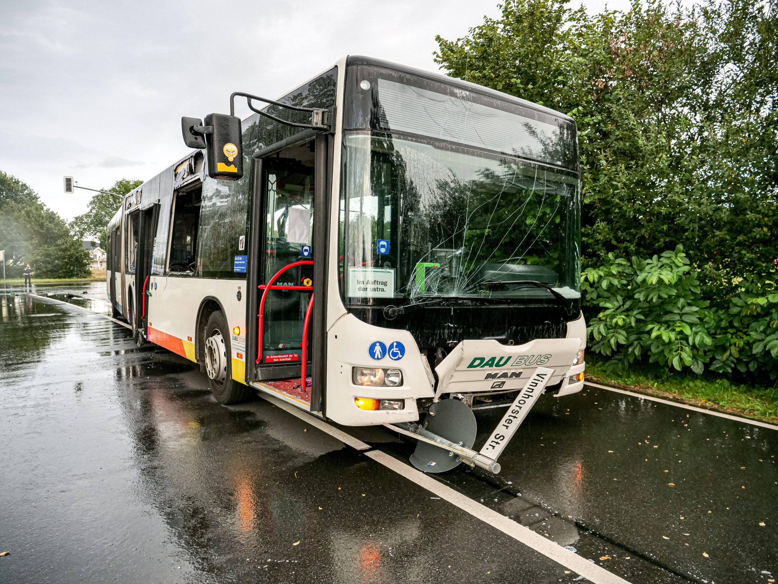 Zerstörter Bus Front-Ansicht