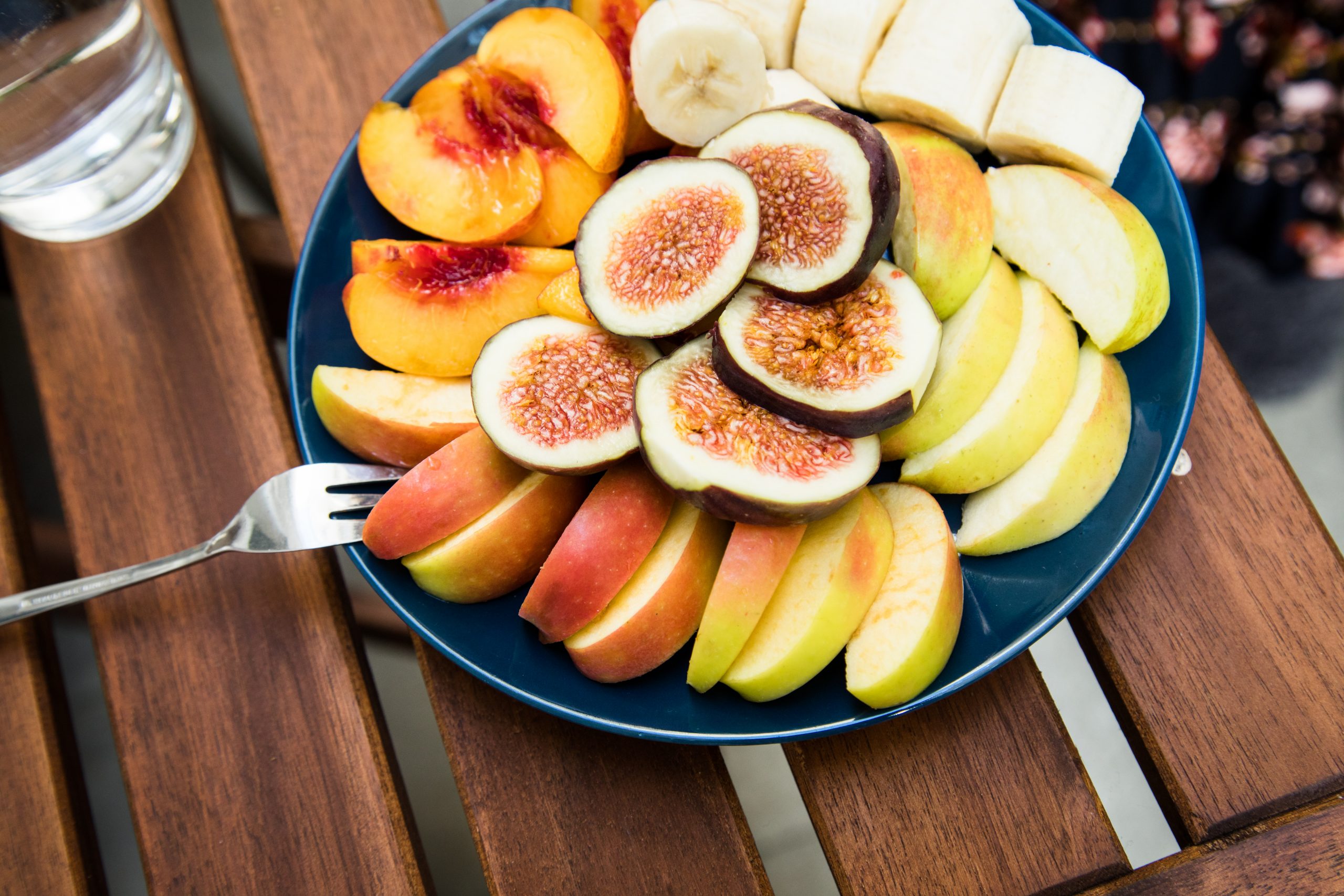 Ein gesunder Obstteller kann leider auch Blähungen verursachen. Wegen des vielen Fruchtzuckers.