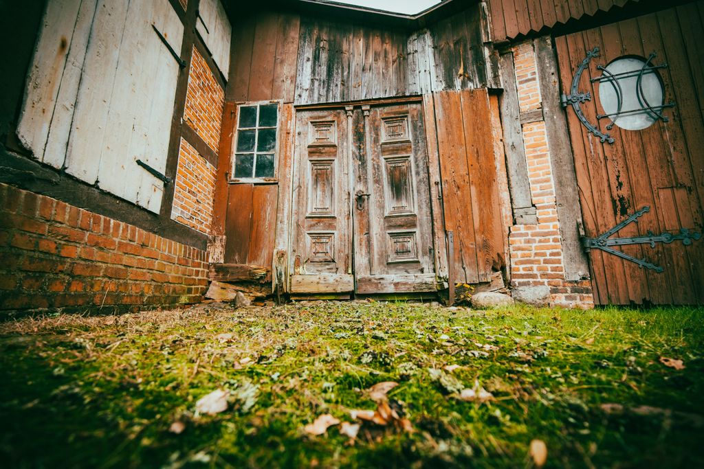 Alte Holztür einer Scheune