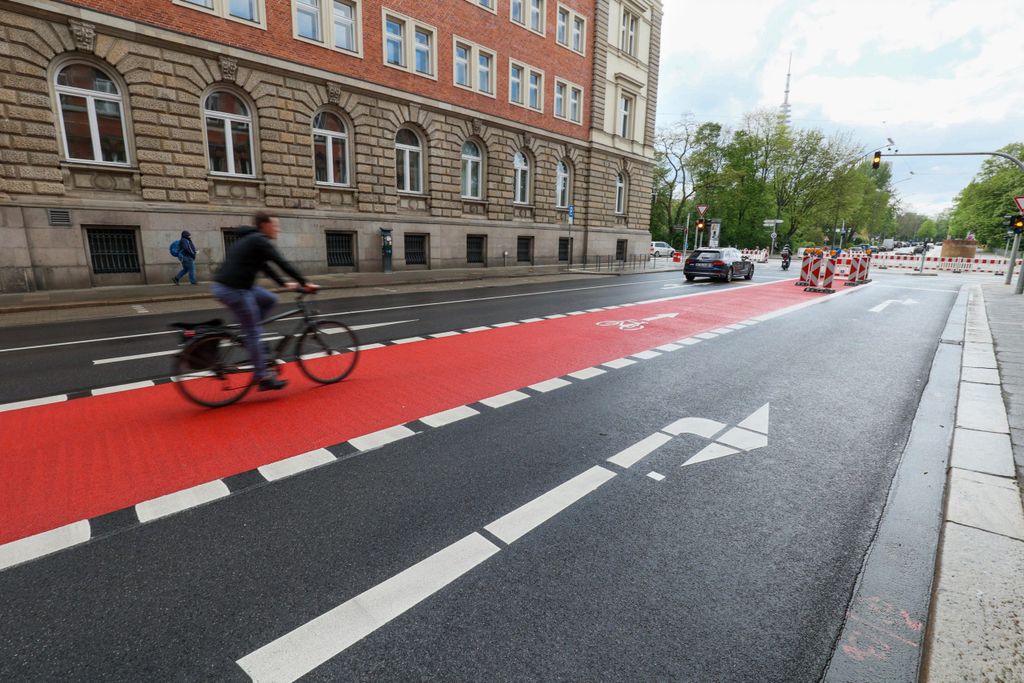 Fahrradweichen wie hier in der Jungiusstraße am Dammtor sollen laut dem Senat nicht mehr. gebaut werden.