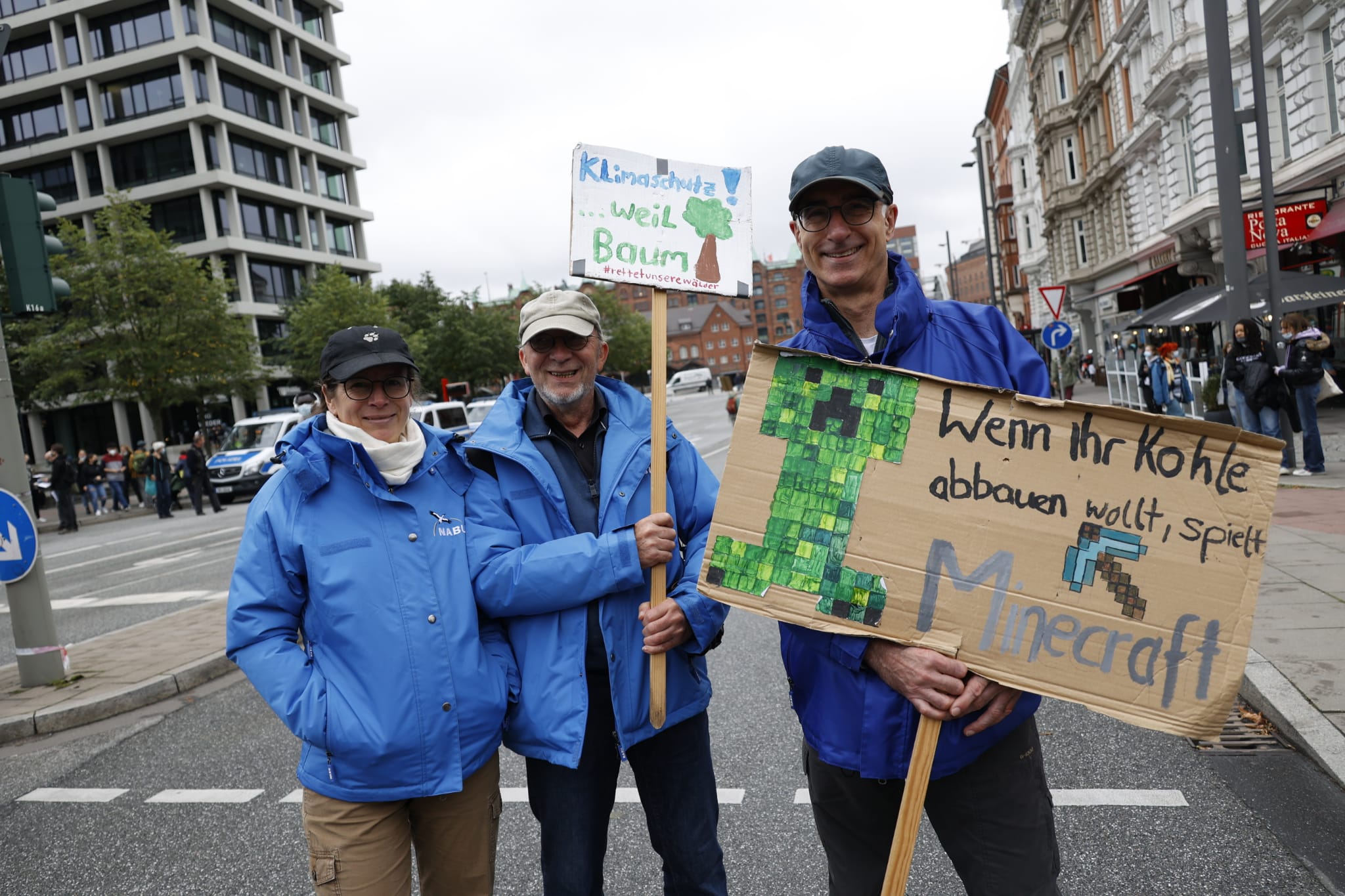Silke Bruns (49), Thomas Maack (65) und Günter Lach (60) (von links) vom Nabu fordern konsequenteren Klimaschutz.