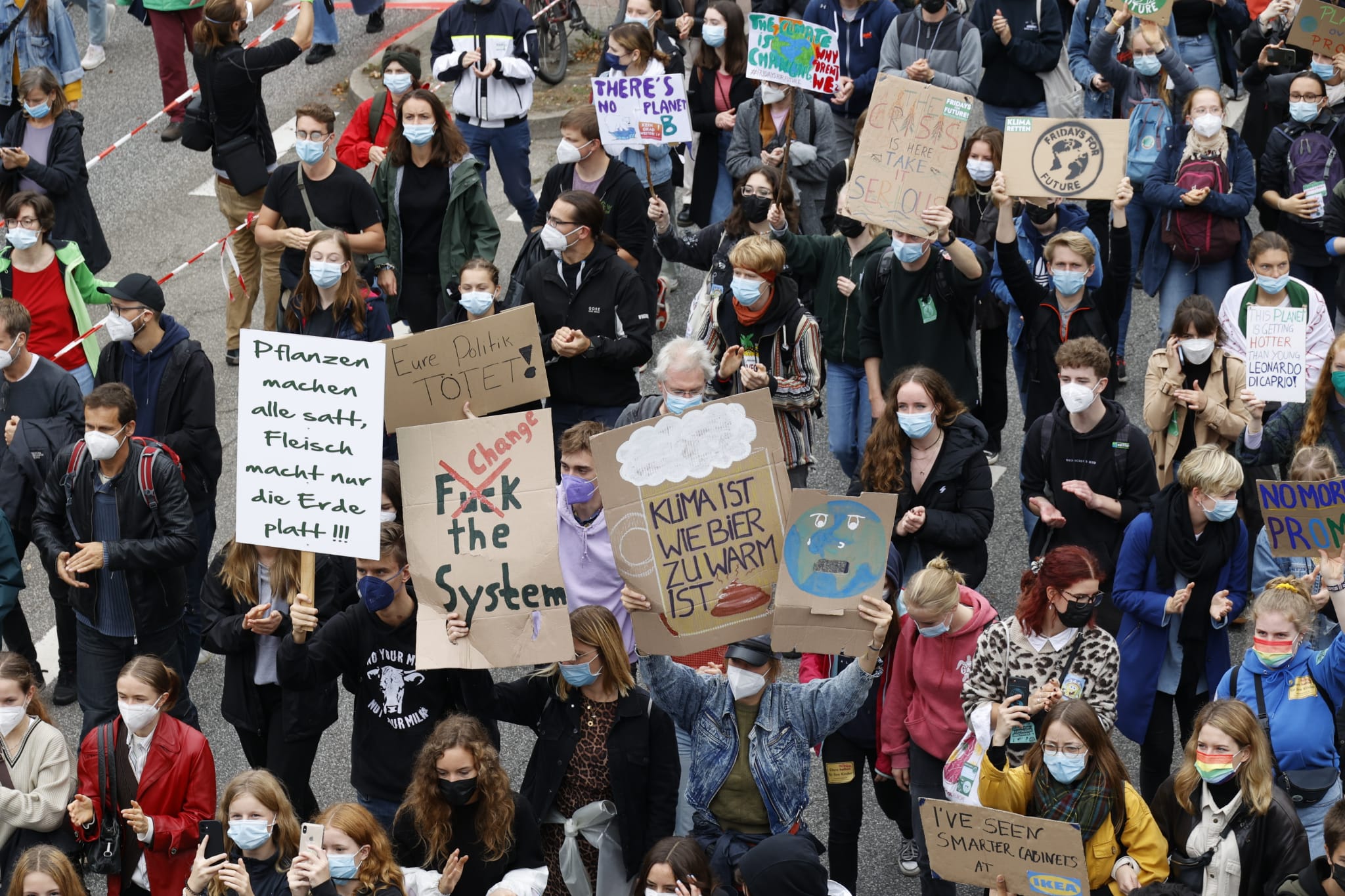 Teilnehmer:innen beim Klimastreik in Hamburg.