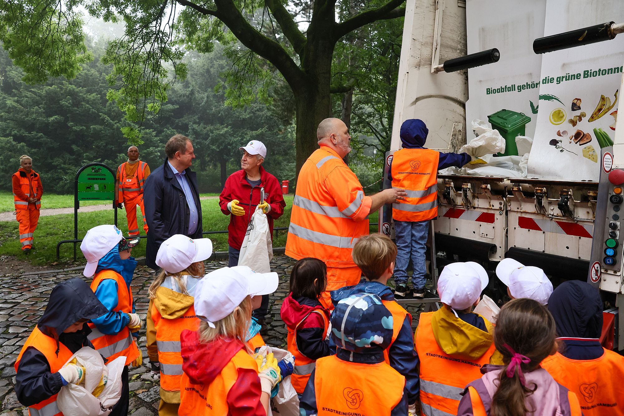 Die Kinder der Kita Kaiser-Friedrich Ufer haben sich seit Wochen auf die Aufräum-Aktion gefreut, so Kita-Mitarbeiter Helmut Kleber.