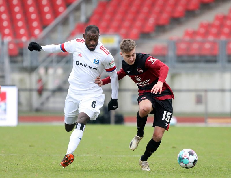 HSV-Profi David Kinsombi (l.) und Nürnbergs Fabian Nürnberger.
