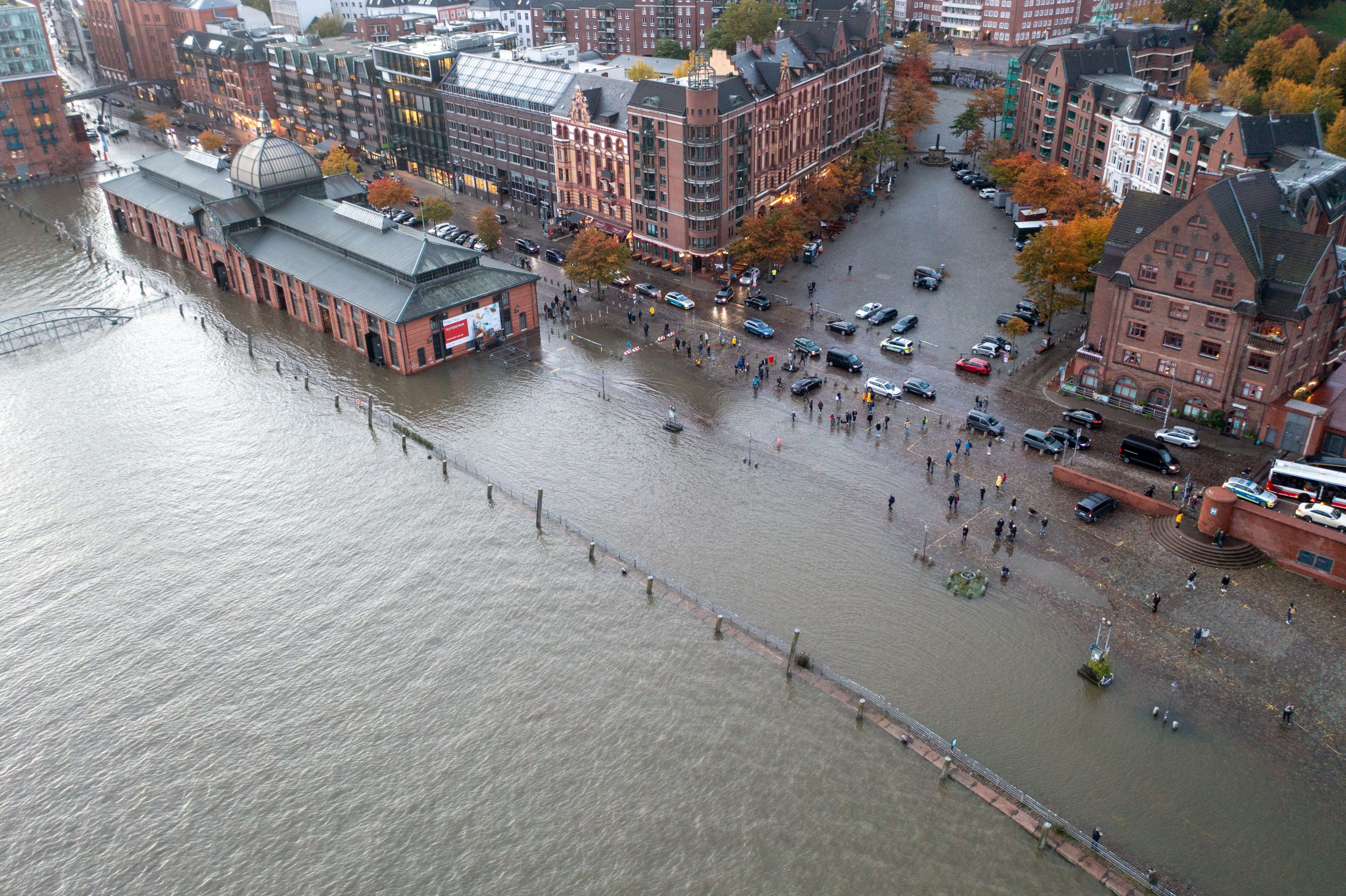 Fischmarkt in Hamburg überflutet