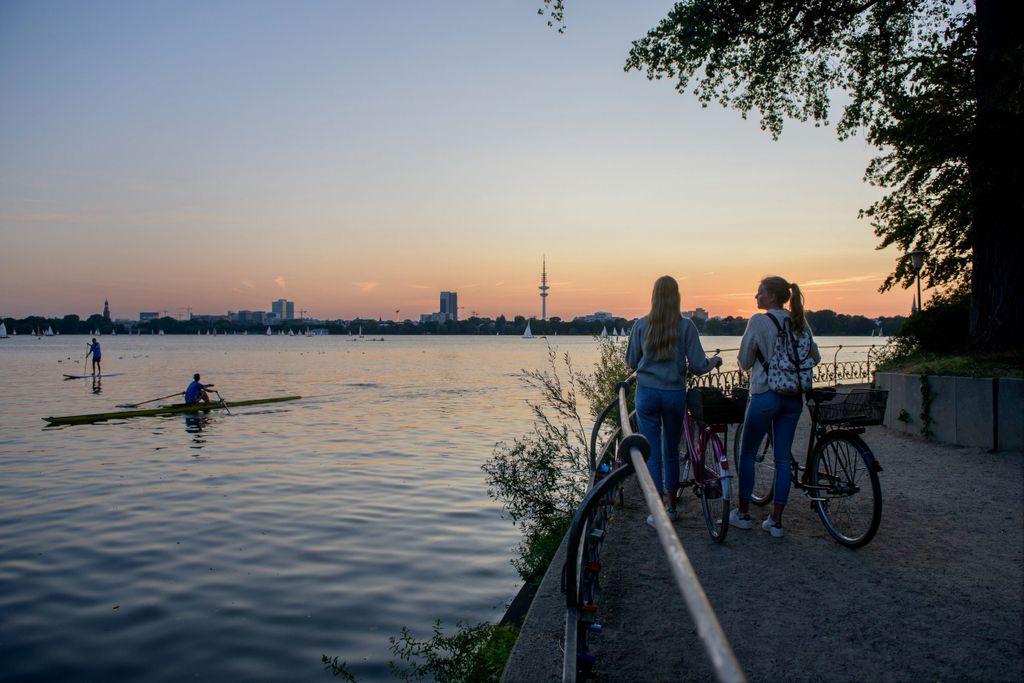 Radfahrer an der Alster