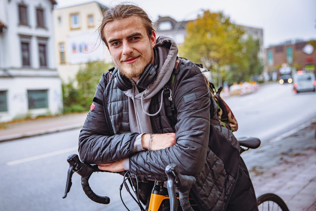 Heiner Dankhoff (21) würde sich über eine Neuordnung der Radwege auf der Kieler Straße freuen.