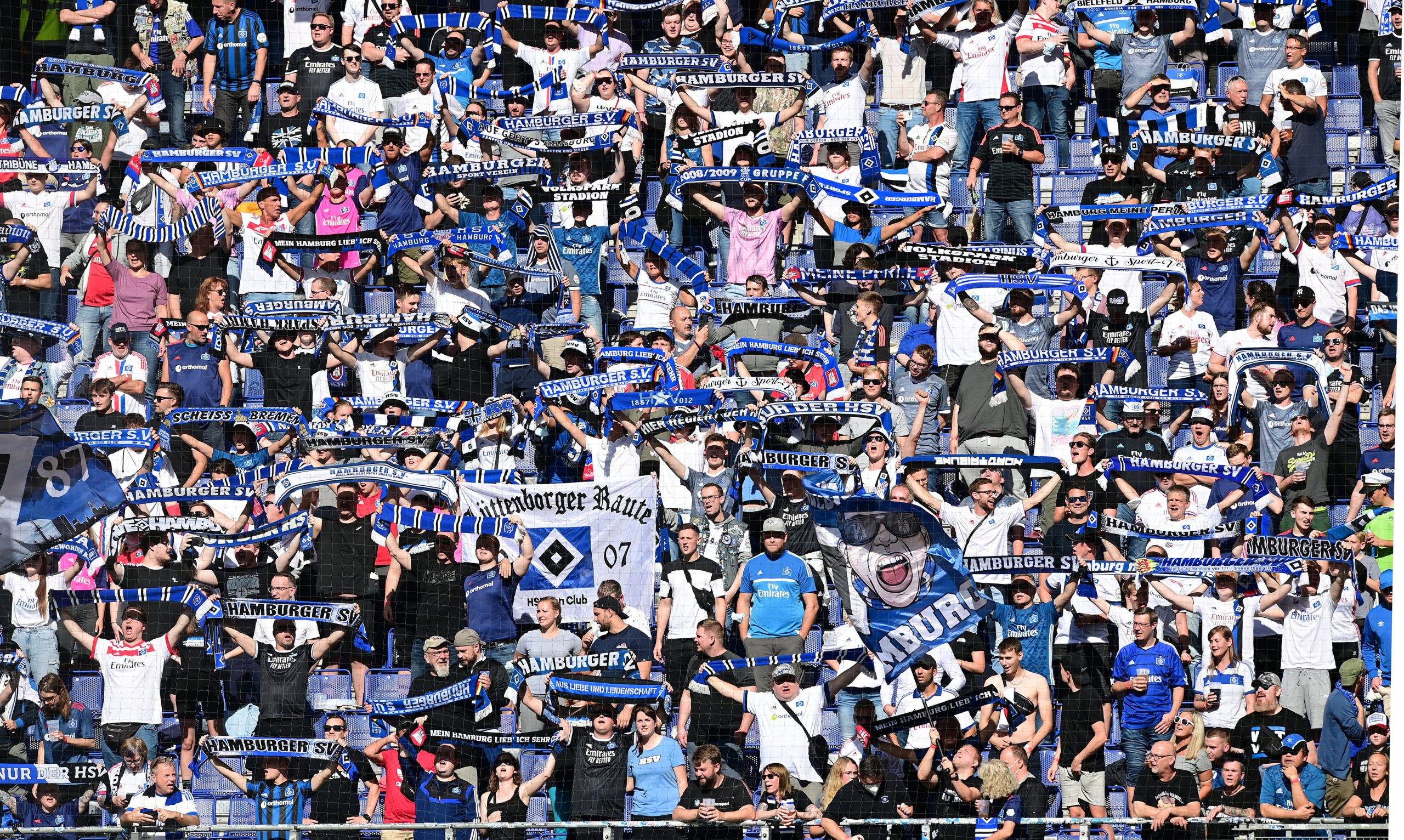 HSV-Fans im vollen Volksparkstadion