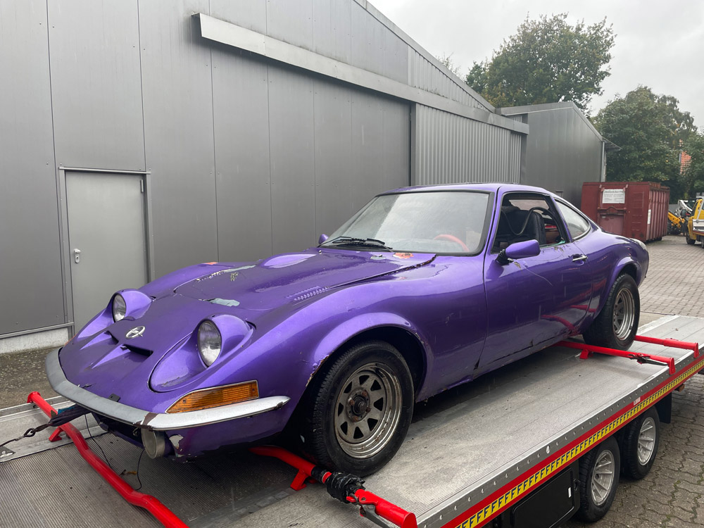 Opel GT lila