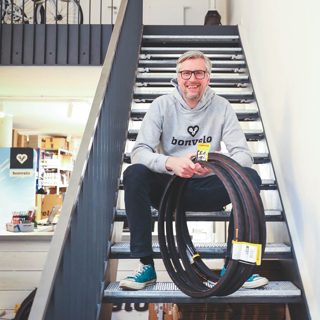 Hier gibt es nur Fahrräder ohne Gangschaltung: Inhaber Sven Hoffmann im „bonvelo“ in Bahrenfeld.