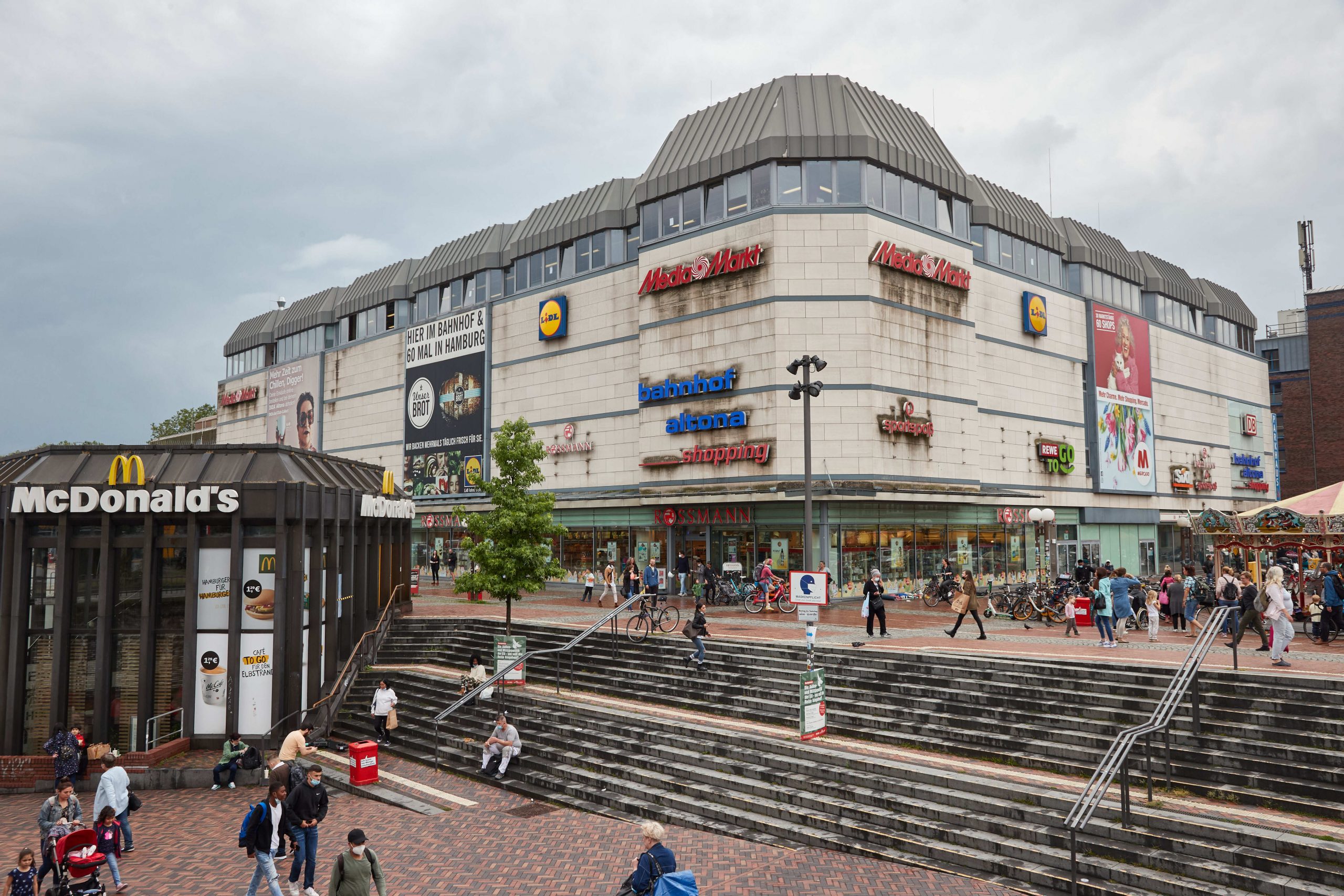 Der Bahnhof Altona ist einer der bekanntesten Fälle in Hamburg, bei dem die Stadt per Vorkaufsrecht angewendet hat.