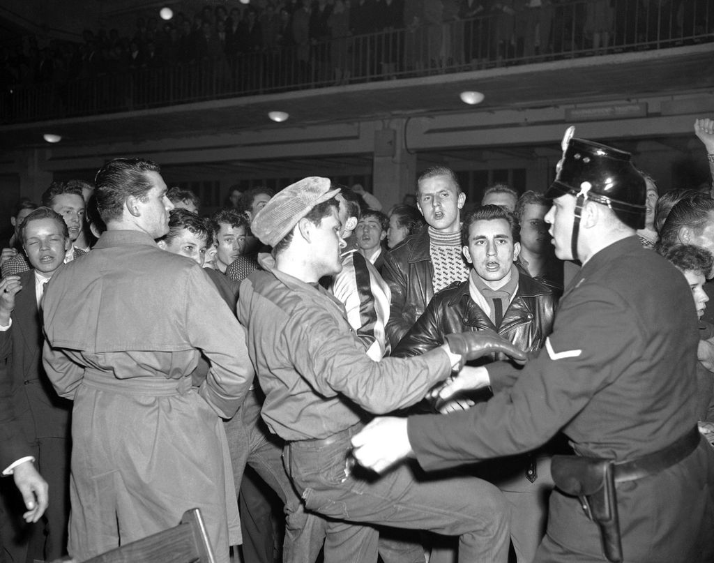 Jugendliche randalieren bei Bill Haley