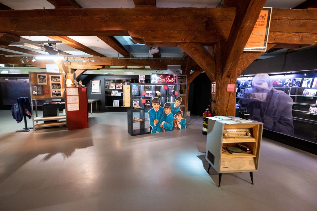 Das Museum Stade gibt dem Hamburger Sankt Pauli Museum eine vorübergehende Bleibe. Diverse Objekte und Bilder aus dem Besitz des Museumsgründers und Kiez-Fotografen Günter Zint sind bis zum 13. März 2022 im Schwedenspeicher in Stade zu sehen.