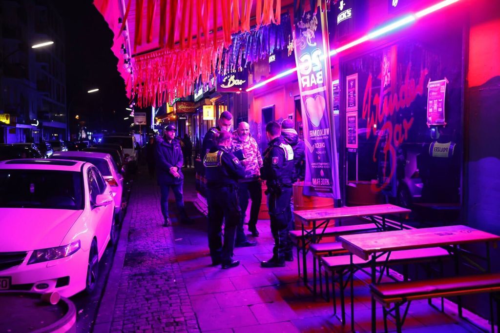 Polizei vor Bar
