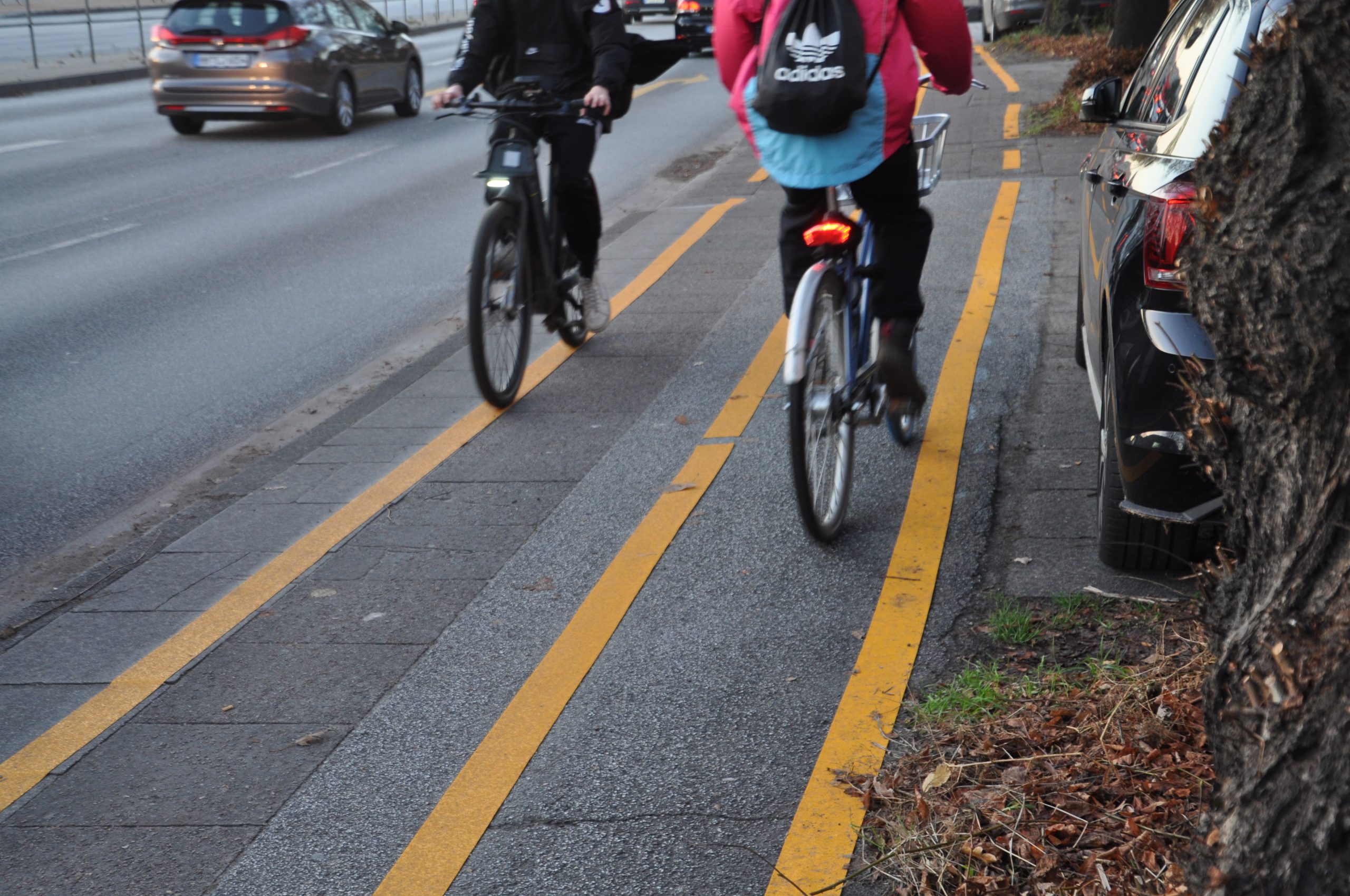 Der Radverkehr auf Teilen der Kieler Straße wird derzeit in zwei Richtungen entlanggeführt.