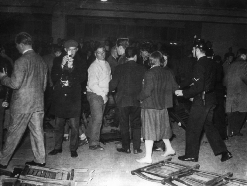 Jugendliche randalieren in der Halle