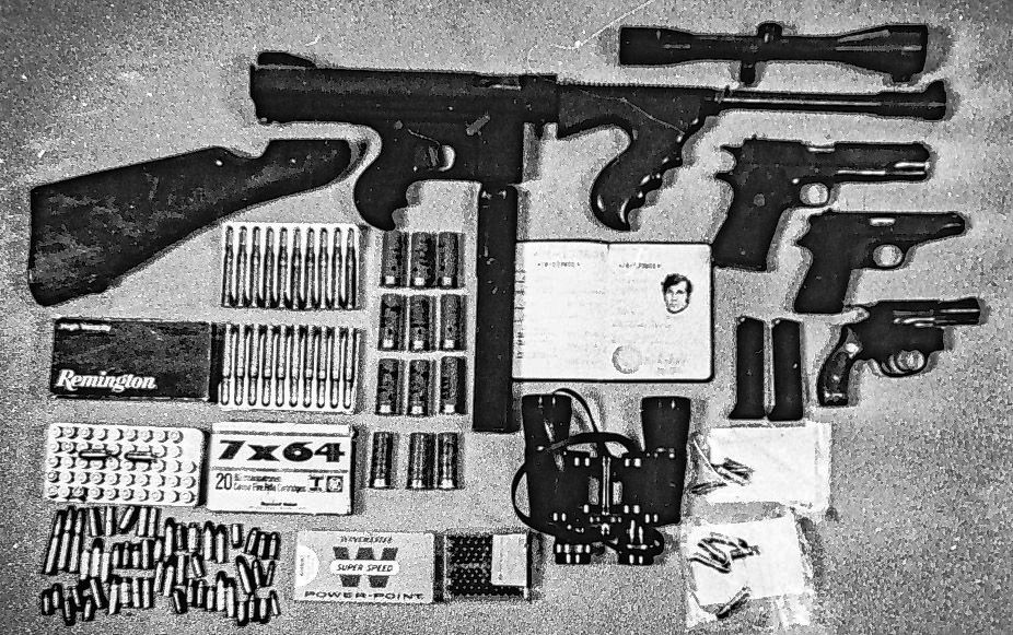 Das Waffenarsenal des Täters wurde in seiner Wohnung gefunden. 