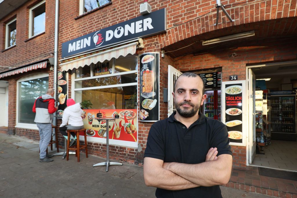 Ali Mohammadi klagt über die Sperrung der Straße. 