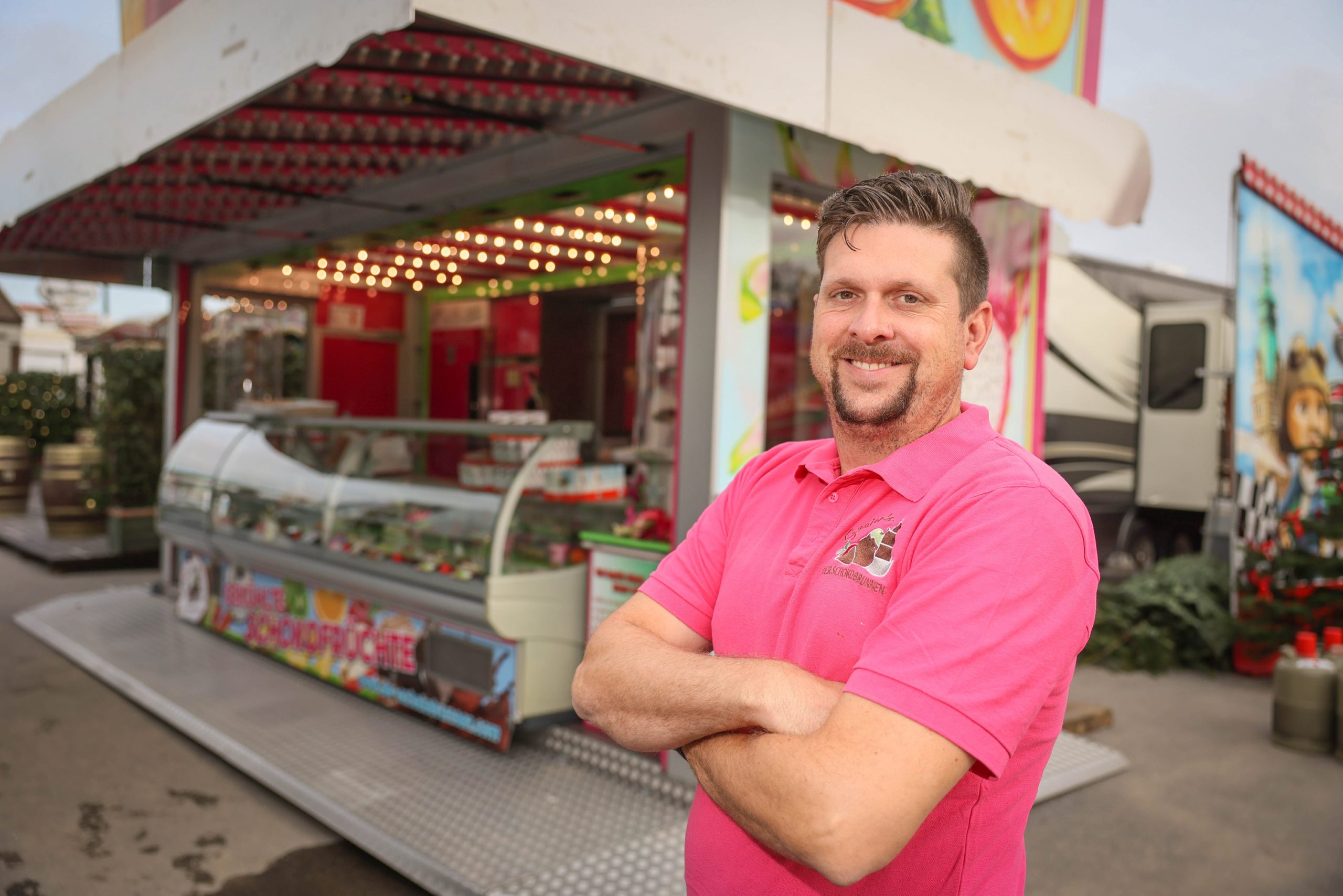 Mirko Greier, 38, vor „Greier's Schokobrunnen“