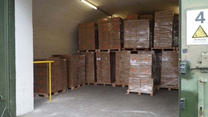 Insgesamt stellten die Ermittler 120 Tonnen illegale Böller sicher.